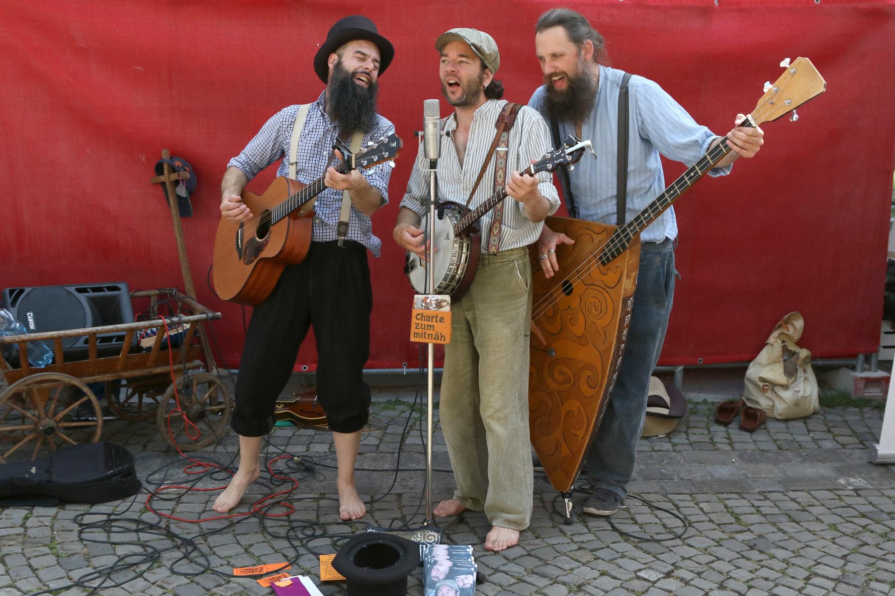 Der Bio Marché ist das grösste Schweizer Bio-Festival – mit riesigem Bio-Verkaufsmarkt, Bio-Festwirtschaften, Musik und Strassenkunst, Streichelzoo und vielem mehr. Jedes Jahr im Juni in Zofingen CH.