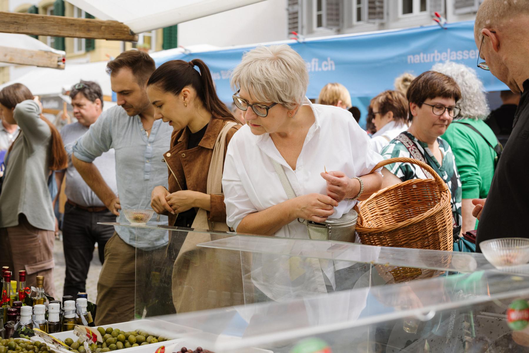 Der Bio Marché ist das grösste Schweizer Bio-Festival – mit riesigem Bio-Verkaufsmarkt, Bio-Festwirtschaften, Musik und Strassenkunst, Streichelzoo und vielem mehr. Jedes Jahr im Juni in Zofingen CH.