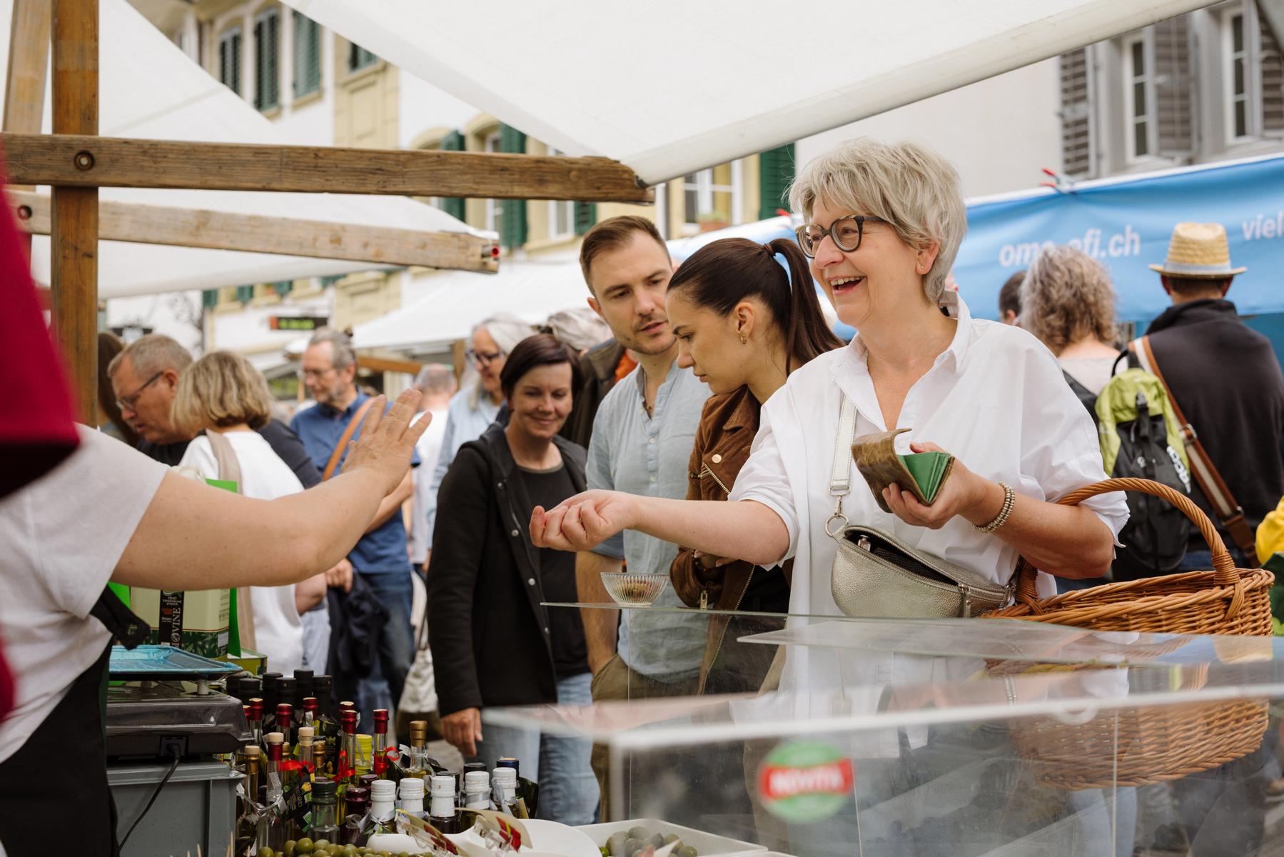 Der Bio Marché ist das grösste Schweizer Bio-Festival – mit riesigem Bio-Verkaufsmarkt, Bio-Festwirtschaften, Musik und Strassenkunst, Streichelzoo und vielem mehr. Jedes Jahr im Juni in Zofingen CH.