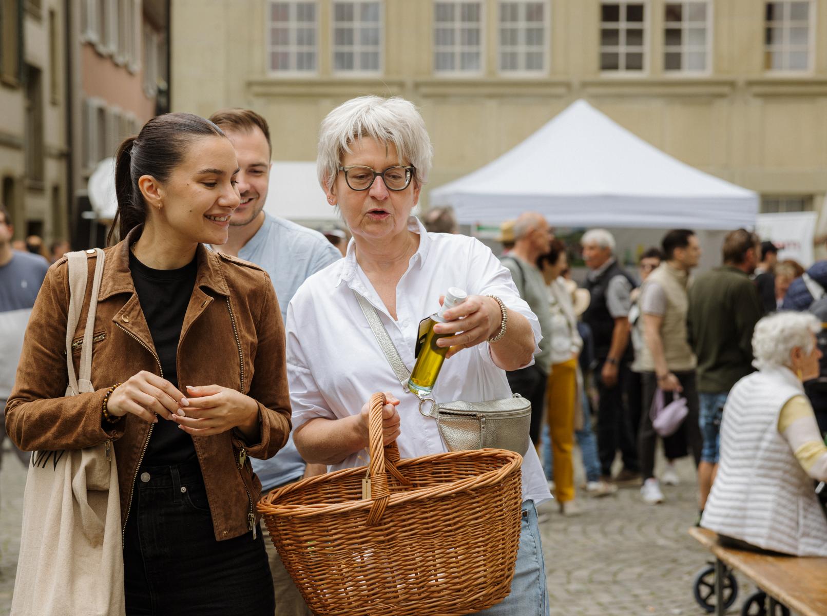 Der Bio Marché ist das grösste Schweizer Bio-Festival – mit riesigem Bio-Verkaufsmarkt, Bio-Festwirtschaften, Musik und Strassenkunst, Streichelzoo und vielem mehr. Jedes Jahr im Juni in Zofingen CH.