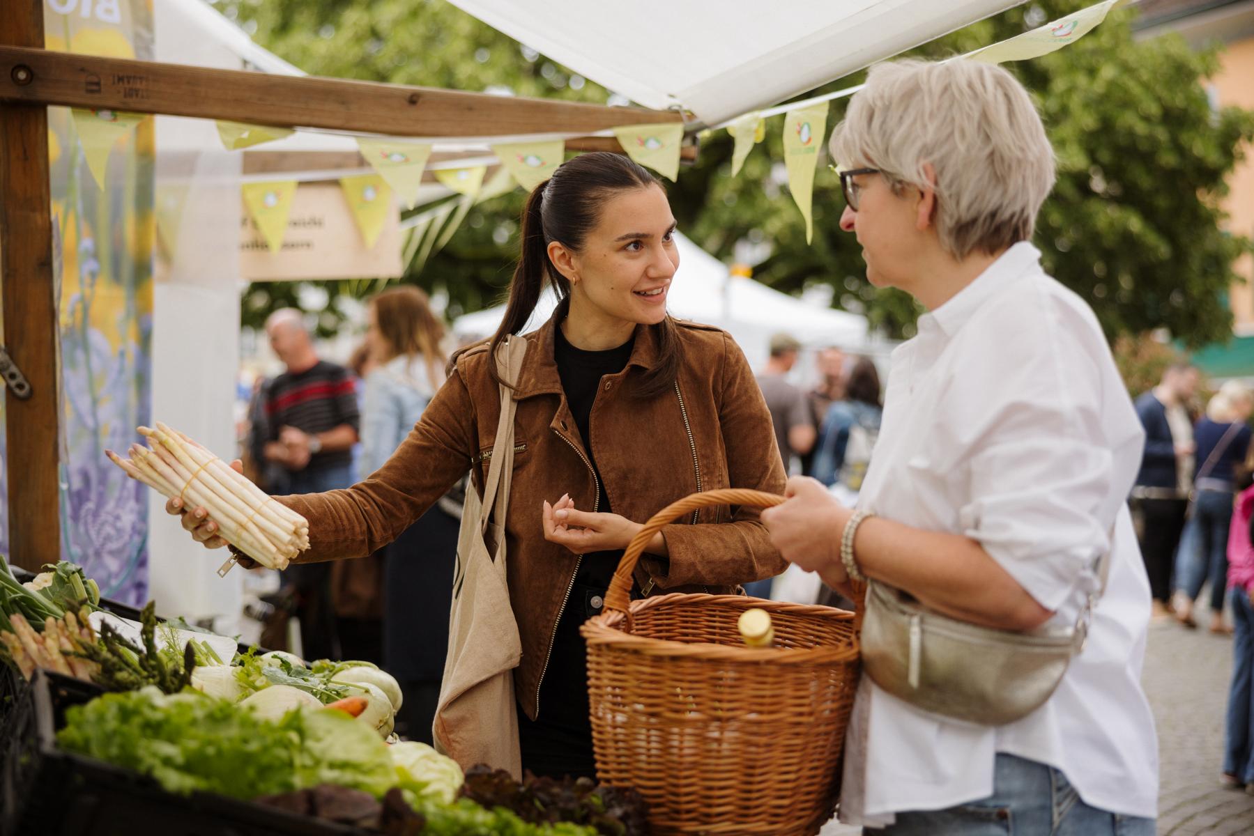 Der Bio Marché ist das grösste Schweizer Bio-Festival – mit riesigem Bio-Verkaufsmarkt, Bio-Festwirtschaften, Musik und Strassenkunst, Streichelzoo und vielem mehr. Jedes Jahr im Juni in Zofingen CH.