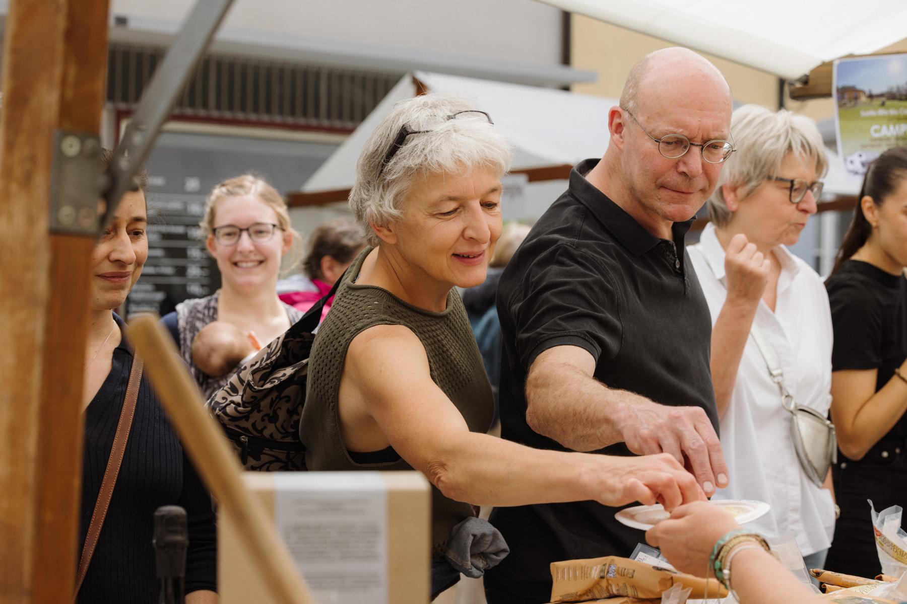 Der Bio Marché ist das grösste Schweizer Bio-Festival – mit riesigem Bio-Verkaufsmarkt, Bio-Festwirtschaften, Musik und Strassenkunst, Streichelzoo und vielem mehr. Jedes Jahr im Juni in Zofingen CH.