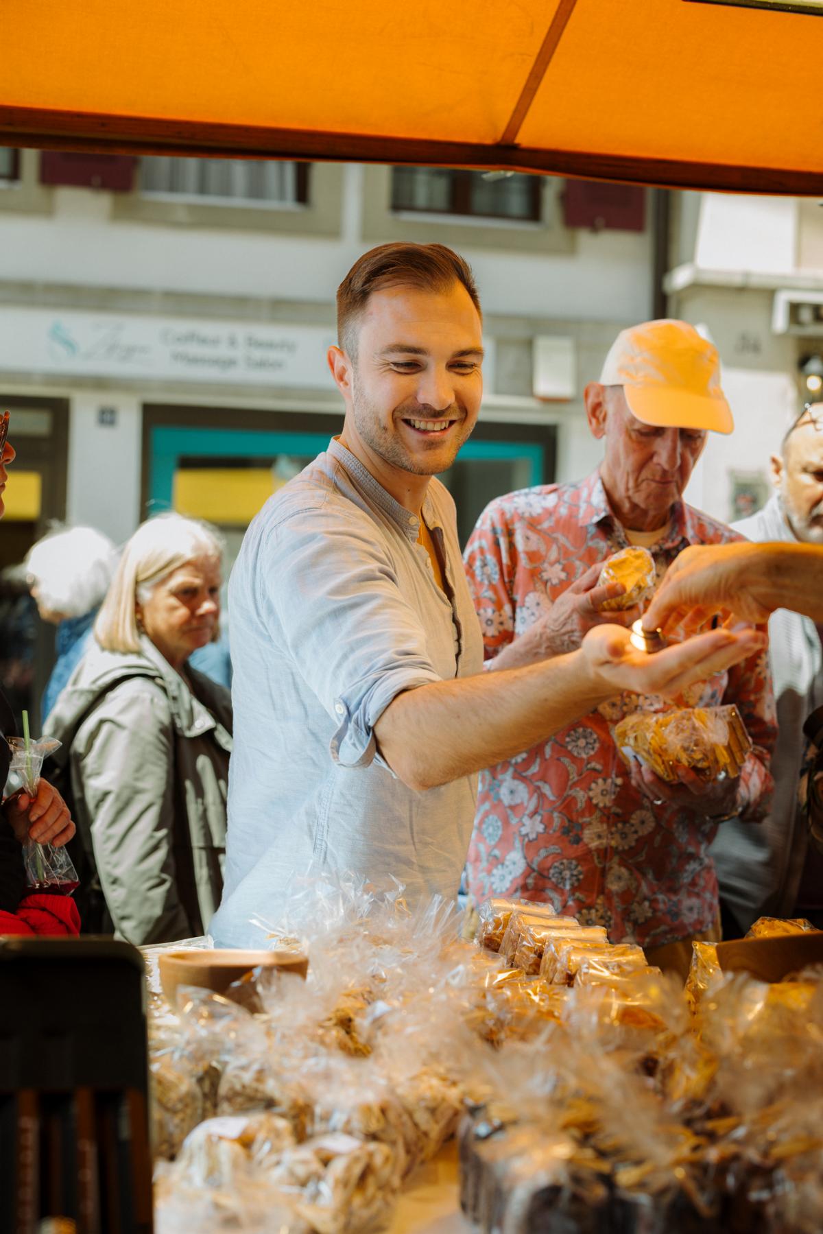 Der Bio Marché ist das grösste Schweizer Bio-Festival – mit riesigem Bio-Verkaufsmarkt, Bio-Festwirtschaften, Musik und Strassenkunst, Streichelzoo und vielem mehr. Jedes Jahr im Juni in Zofingen CH.